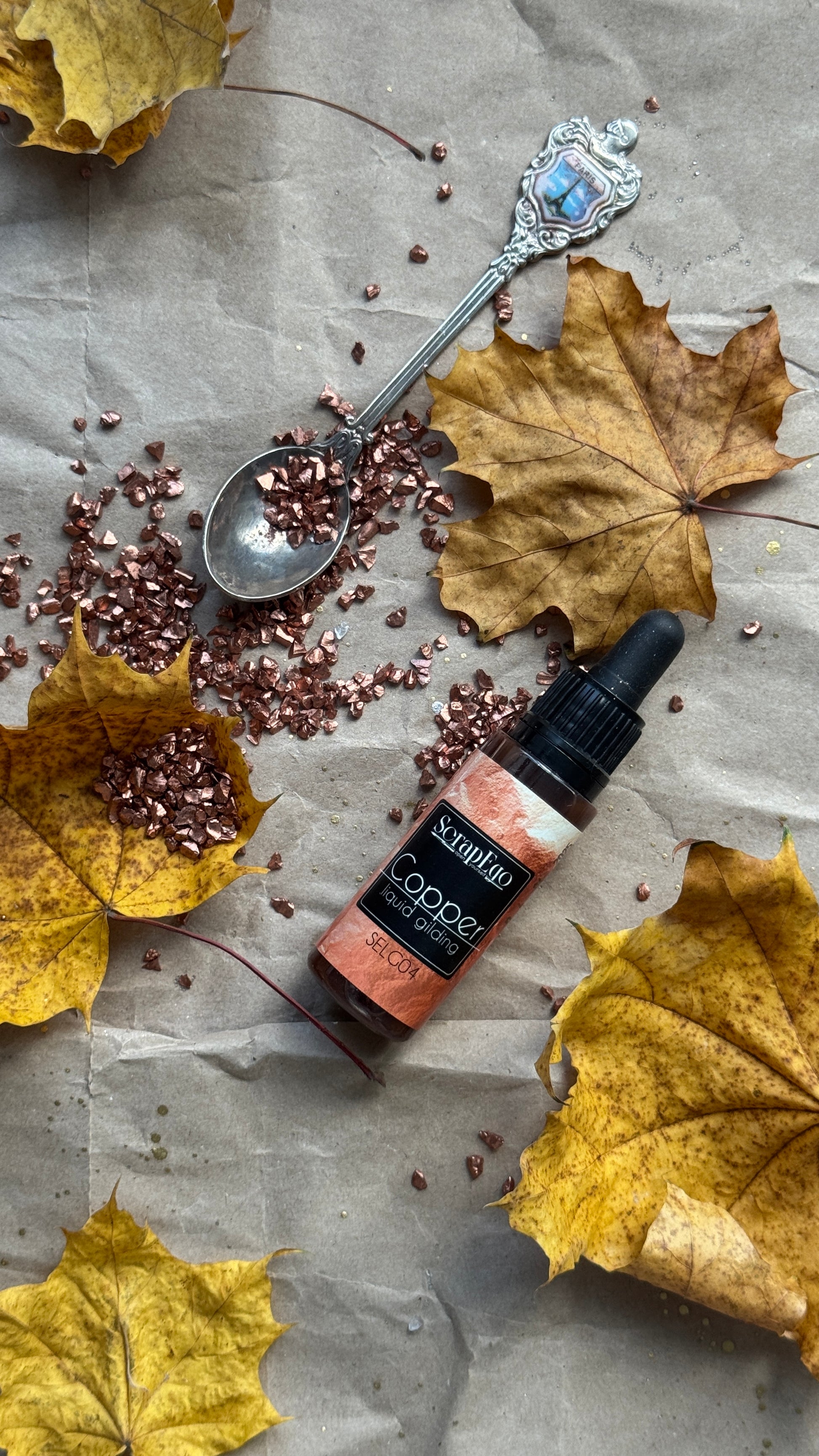 Liquid Metal Leaf by ScrapEgo is a fast-drying, alcohol-based metallic paint with an intense, shiny finish. It’s designed to replicate the look of precious metals and add a luxurious gilded effect. The metal leaf paint is highly opaque, сontains natural metallic pigments.