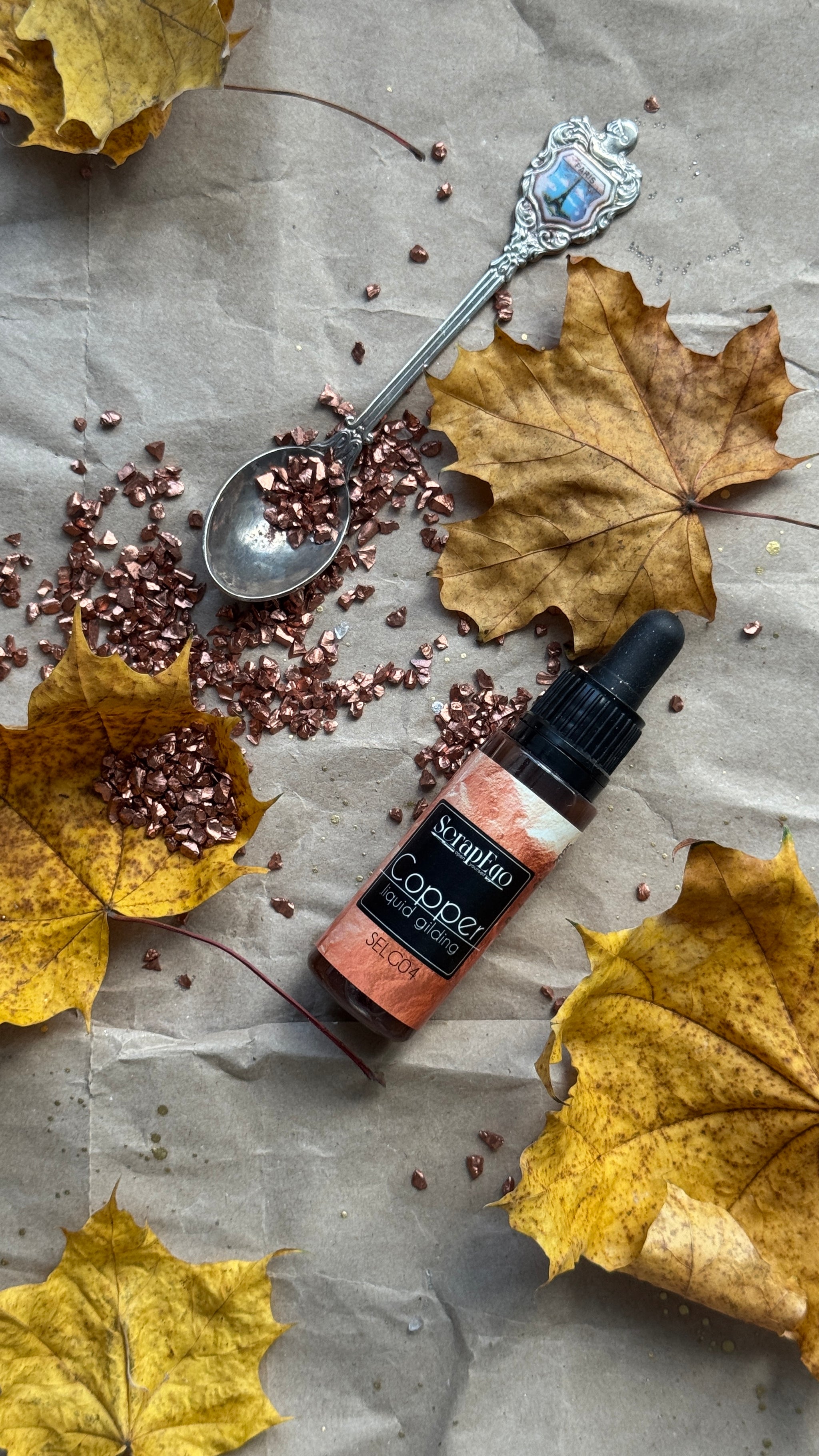 Liquid Metal Leaf by ScrapEgo is a fast-drying, alcohol-based metallic paint with an intense, shiny finish. It’s designed to replicate the look of precious metals and add a luxurious gilded effect. The metal leaf paint is highly opaque, сontains natural metallic pigments.